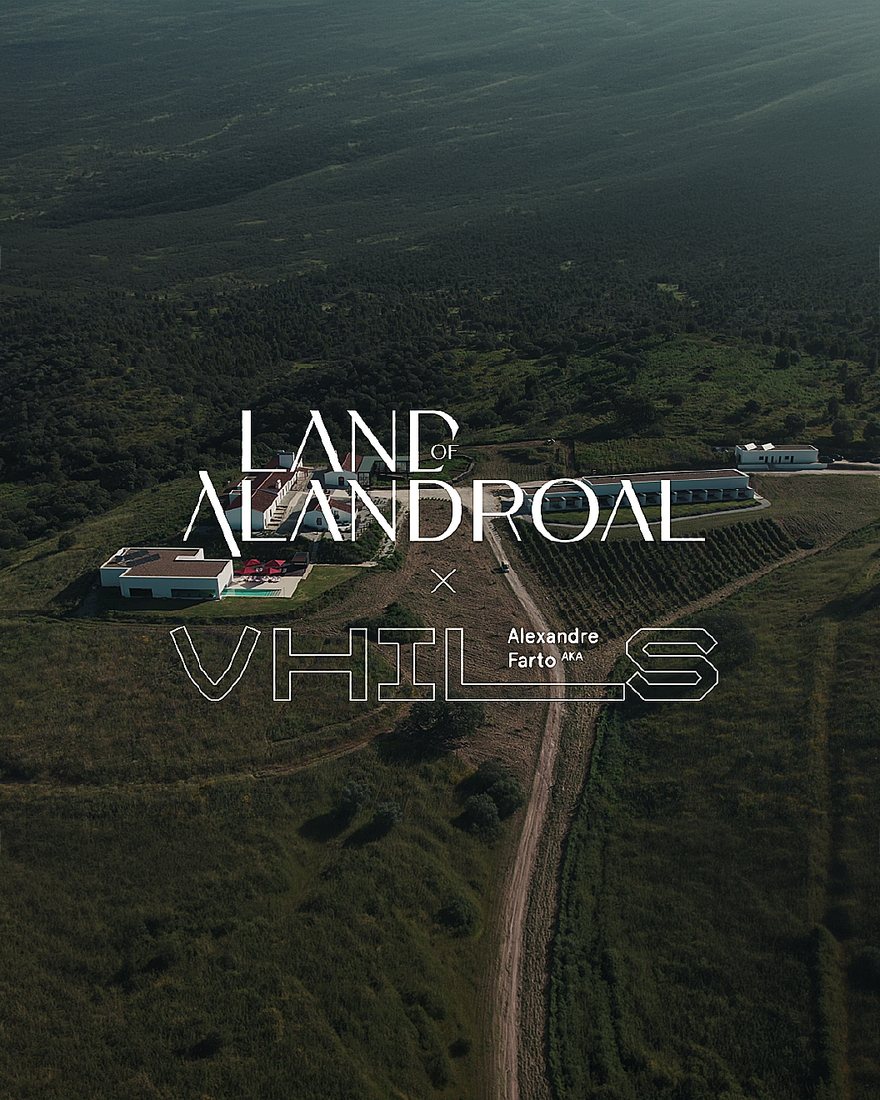 Vista aérea da Land of Alandroal com o logótipo Land of Alandroal × Vhils